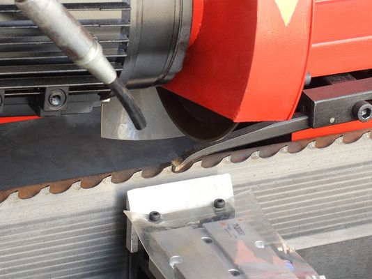 500 KG Peso Trabalho de madeira de liga de carburo banda serrada Quadro de serrada afiador para lâmina de serrada de madeira