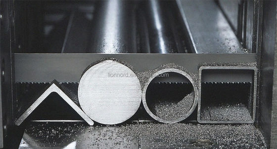 Máquina de serragem de banda de corte automática de metal de motor potente com velocidade de corte ajustável